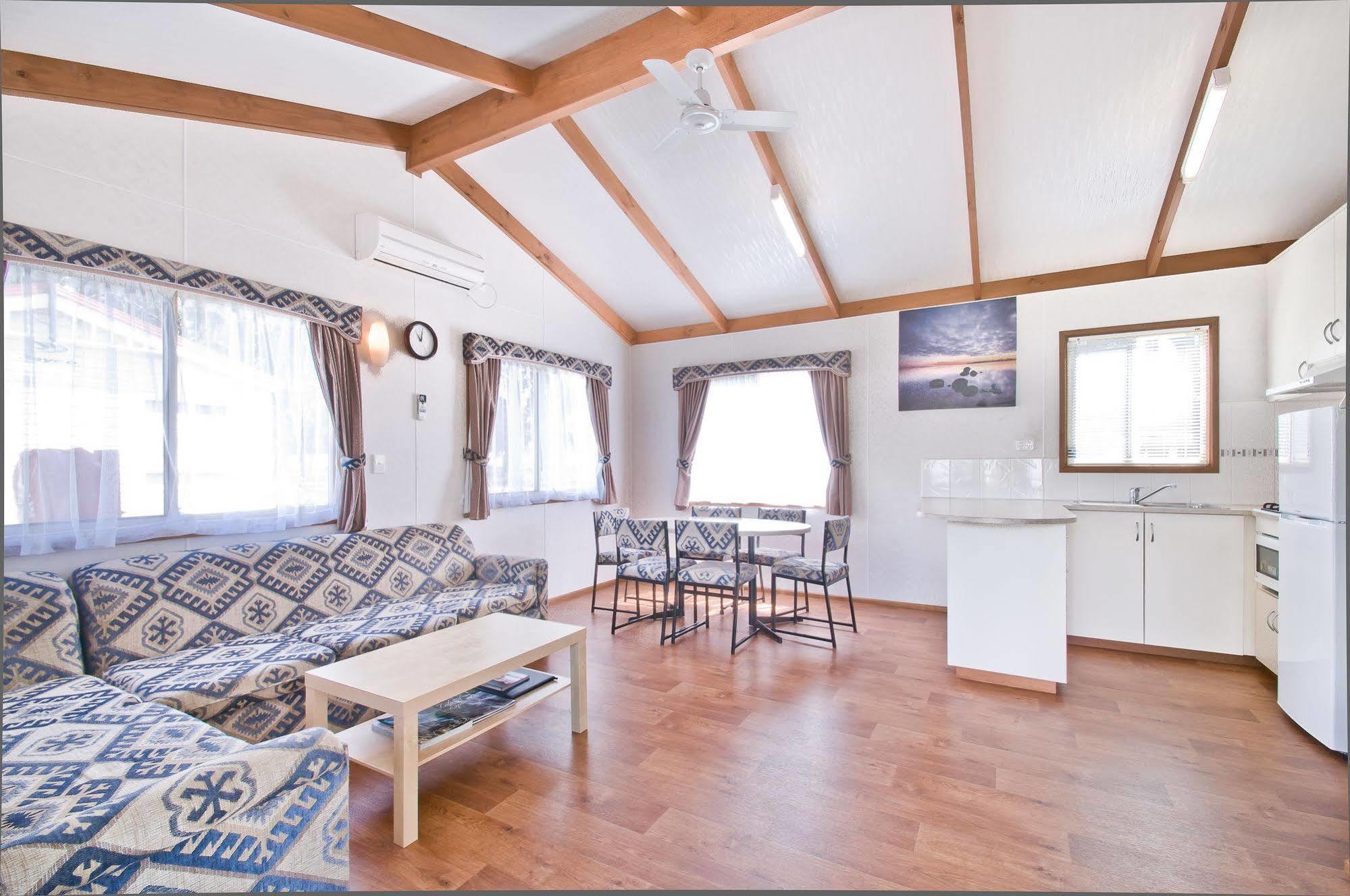 Warragul Gardens Holiday Park Екстериор снимка